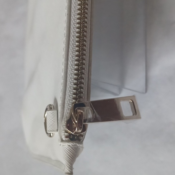 NWOT WhiteHouseBlackMarket Floral Clutch - Picture 9 of 12